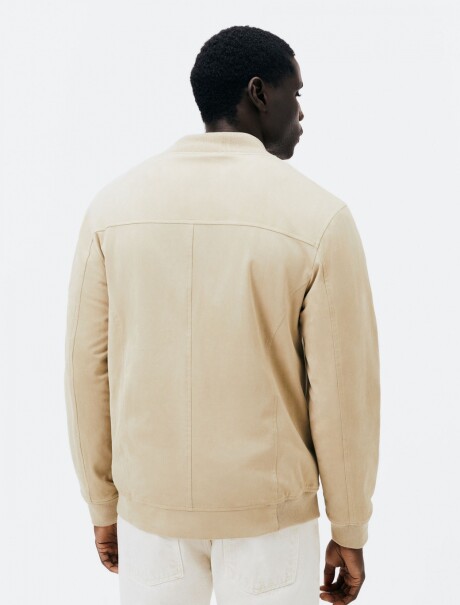 CAMPERA CON CIERRE CAMPERA CON CIERRE