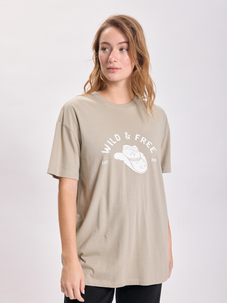 Remera oversize estampa Oliva