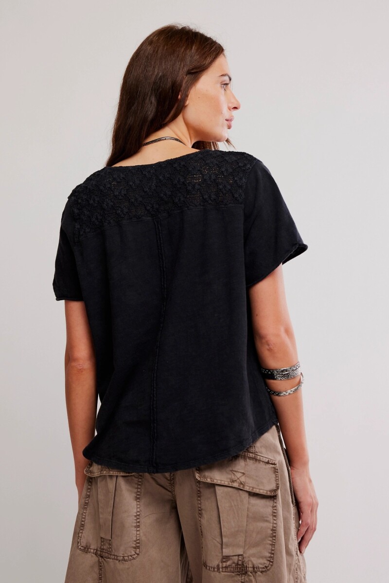 REMERA HENLEY HEIRLOOM Negro