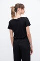 Remera escote V negro