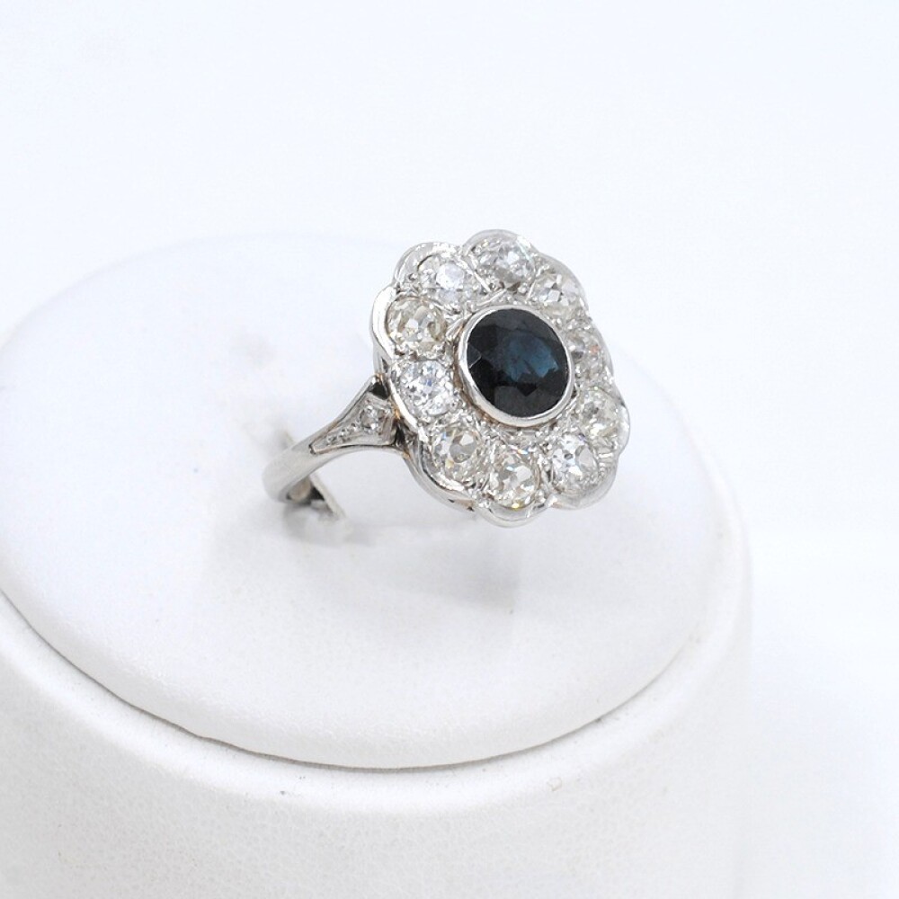 Anillo Antiguo En Platino, Zafiro Y Brillantes Anillo Antiguo En Platino, Zafiro Y Brillantes