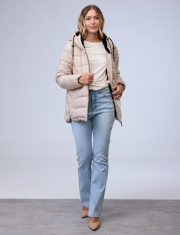Campera Puffer Con Capucha Y Cuello Alto BEIGE