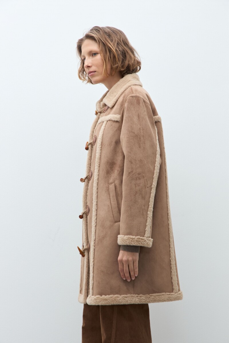 Abrigo simil gamuza alamares tostado