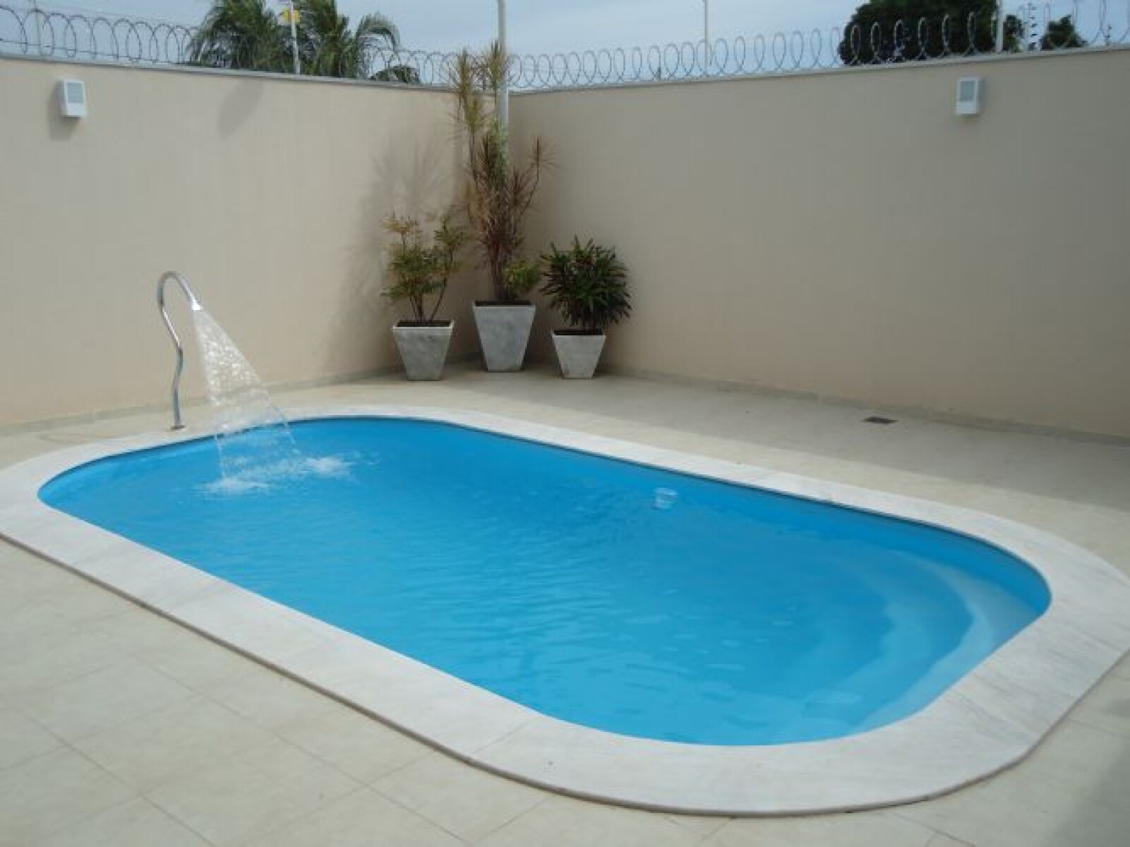 Piscina de fibra rectangular 5.00 x 2.70 x 1.40 mts. 