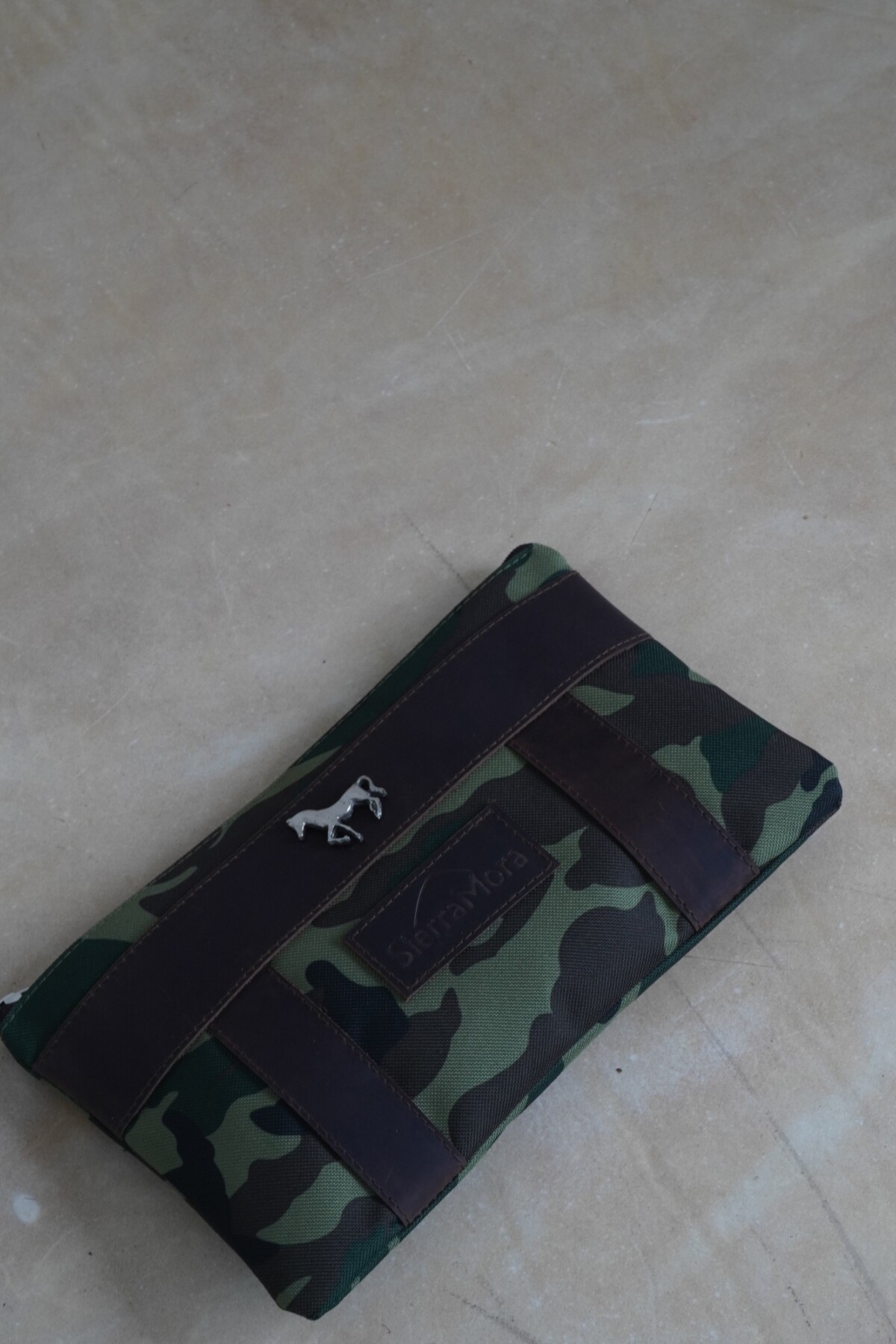 Sobre Cartuchera Mustang Chocolate / Camuflado