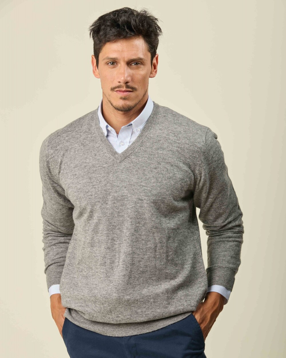 Buzo Lambswool Escote V Gris