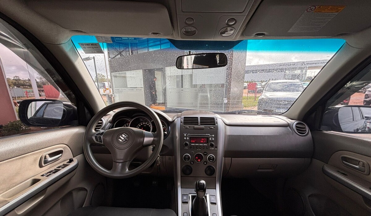 Suzuki Grand Vitara JLX - 2012 Suzuki Grand Vitara JLX - 2012