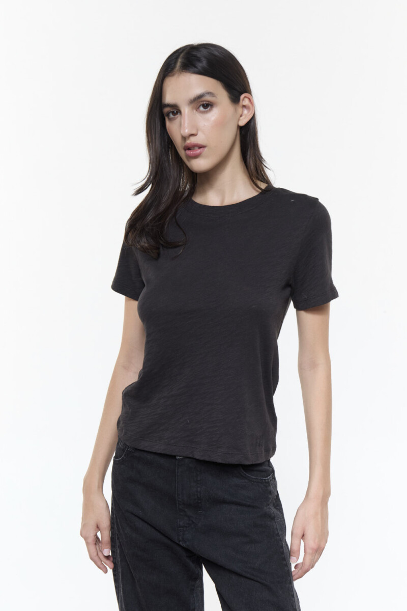REMERA LOYAL Negro