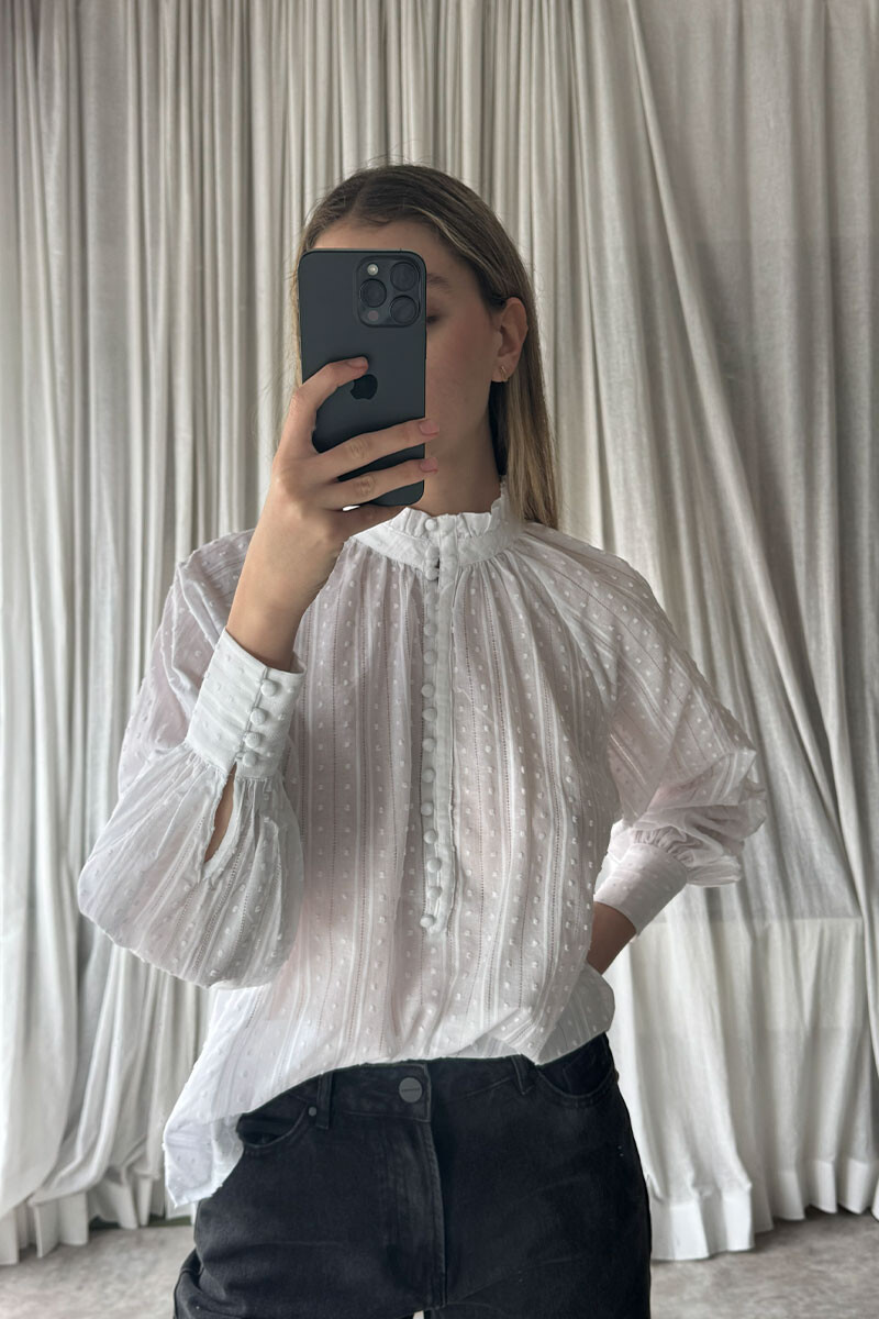 Ladis White