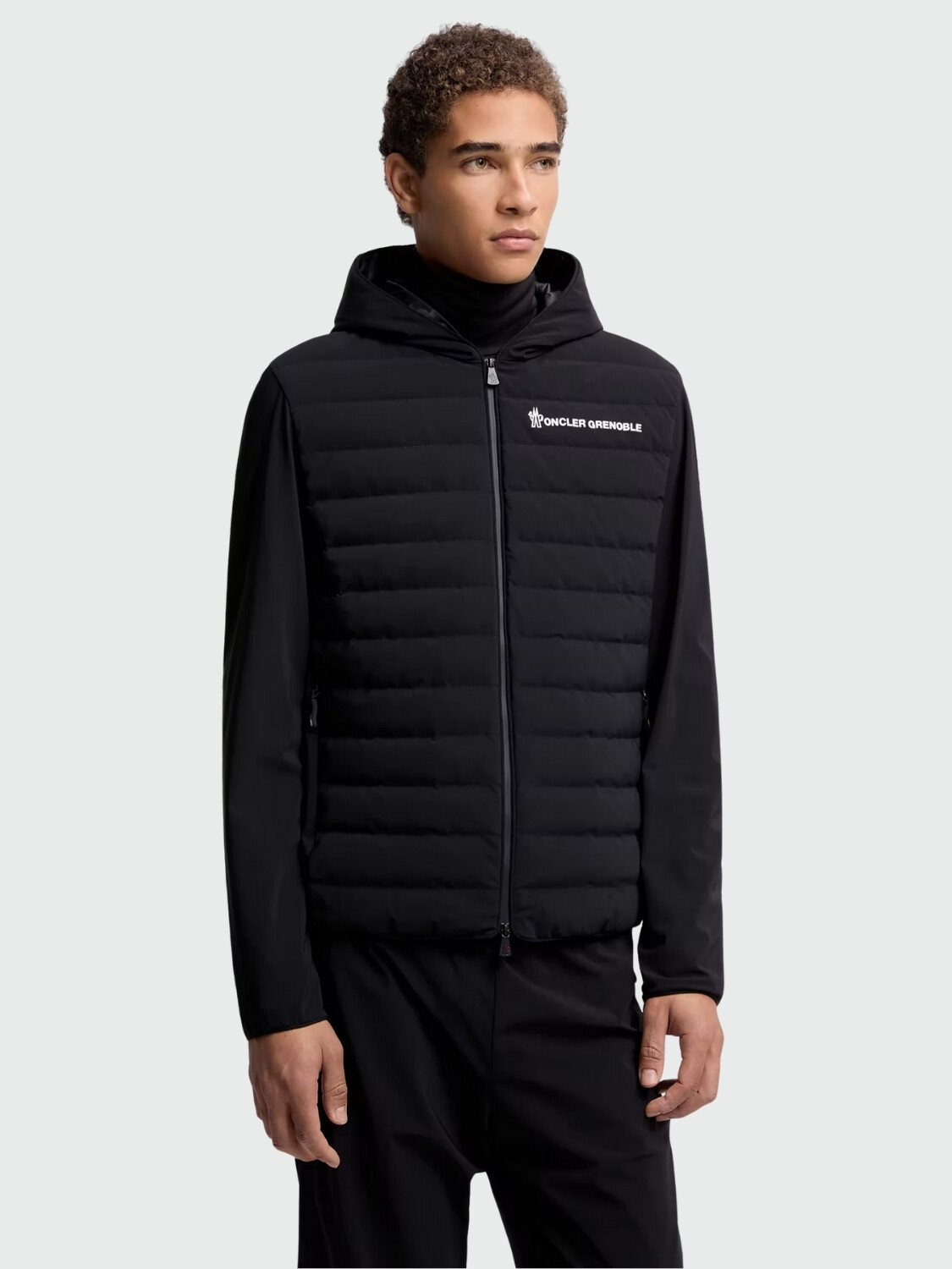 MONCLER - Campera acolchada con capucha Negro