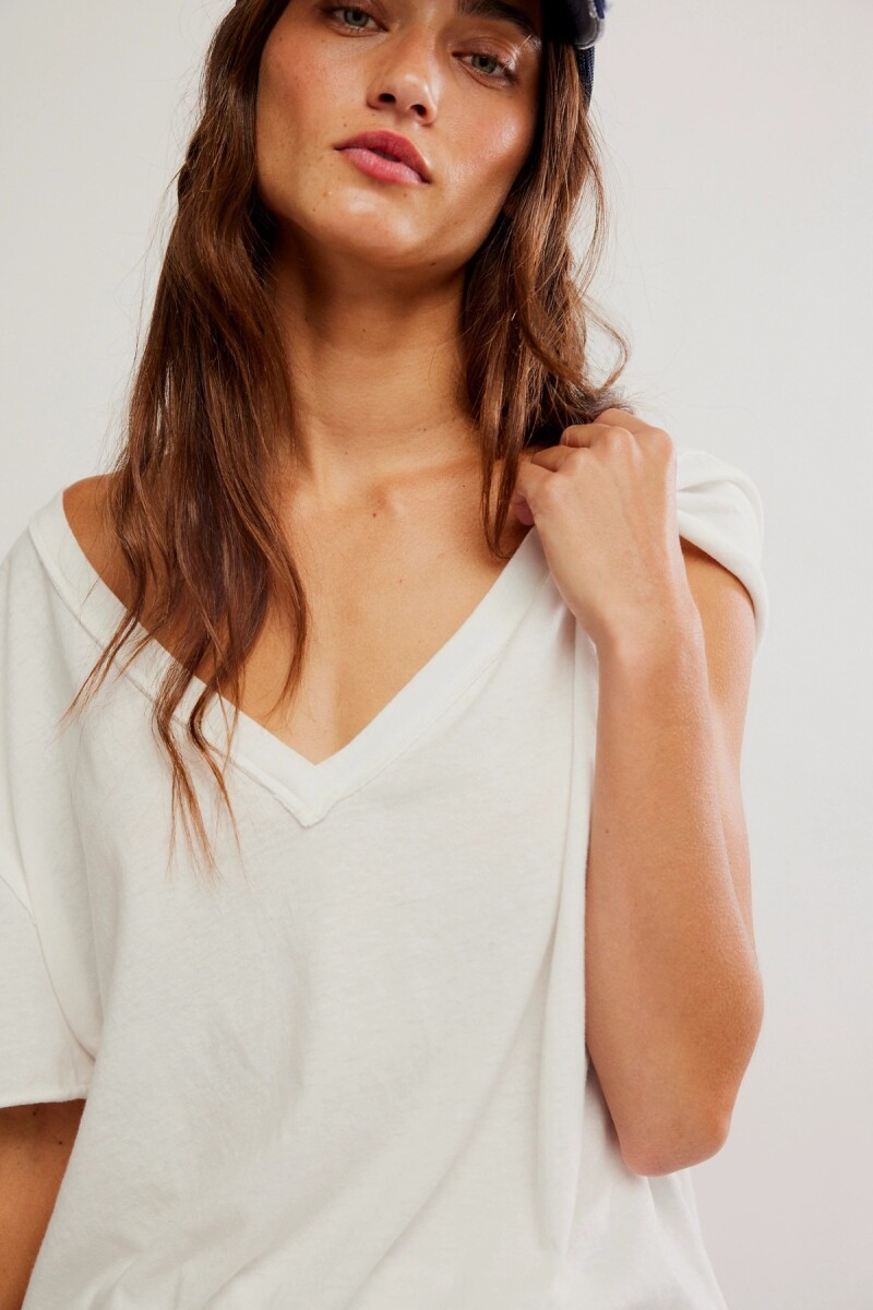 REMERA NINA V Marfil