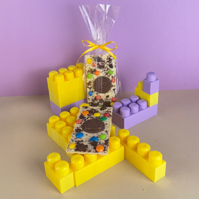 TABLETA COLORES Chocolate Blanco 31 % con Cookies - ( Sin TACC ) TABLETA COLORES Chocolate Blanco 31 % con Cookies - ( Sin TACC )