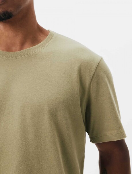 CAMISETAS BÁSICAS REGULAR WORLD VERDE