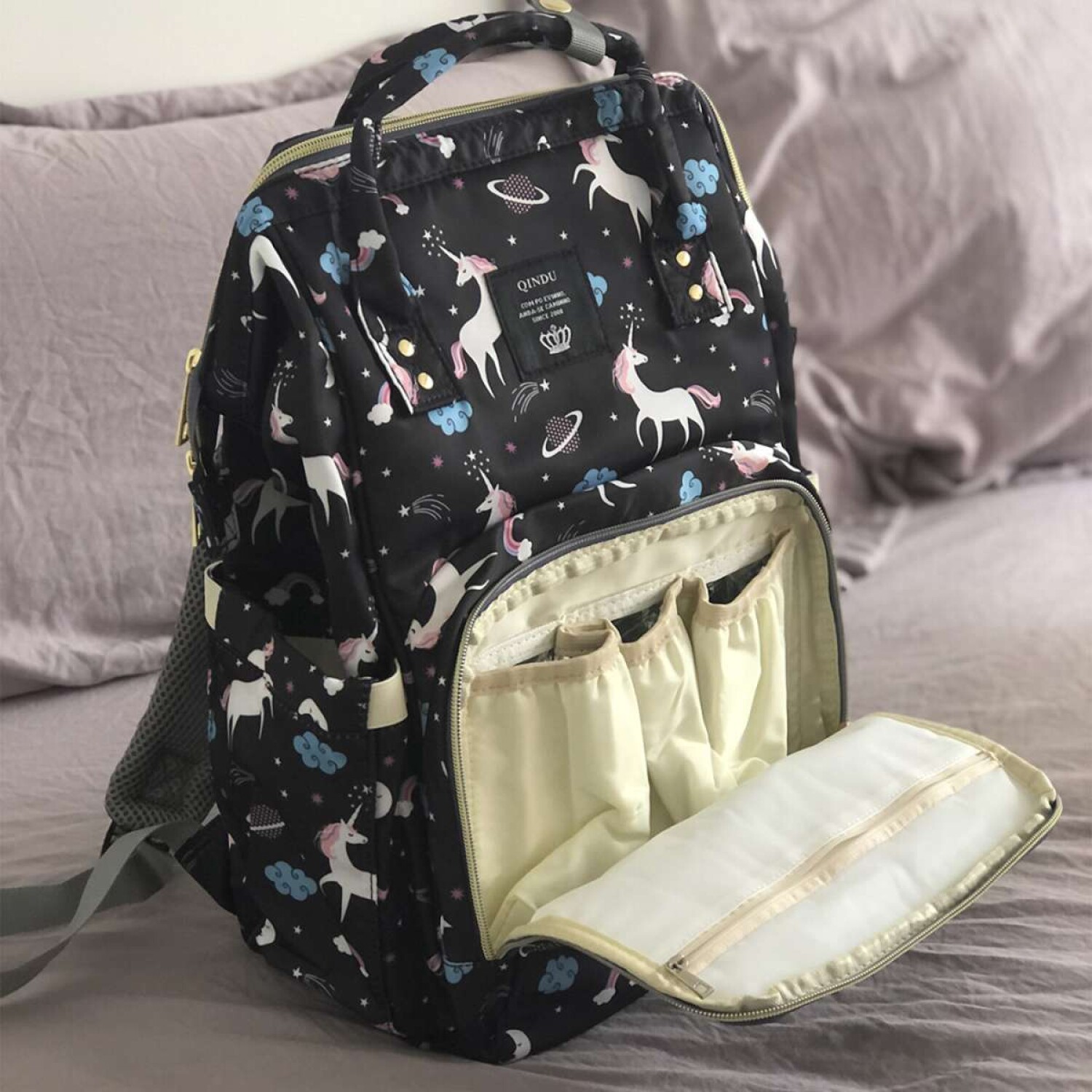 Mochila Maternal Unicornio Fondo Negro — Tienda Soy Santander