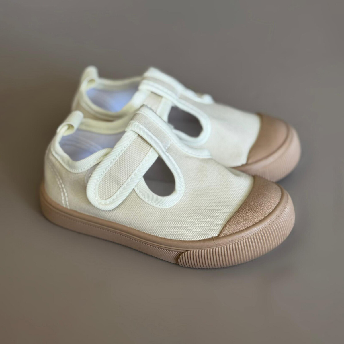 Guillermina Canvas Clasica Caramel - Caramel 