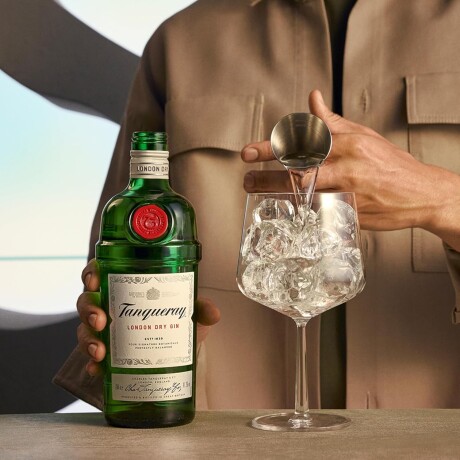 Pack Gin Tanqueray London Dry 750ML y 1 Copa de Vidrio 001