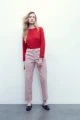 Pantalón con cinto rosa pastel
