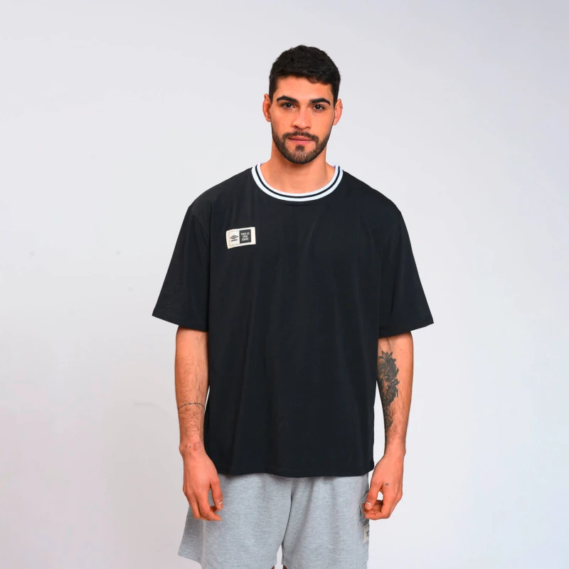 Remera University de Hombre Negro