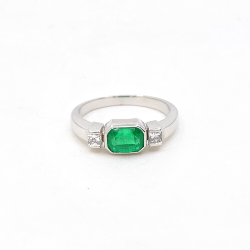 Anillo En Oro 18K, Brillantes Y Esmeralda Anillo En Oro 18K, Brillantes Y Esmeralda