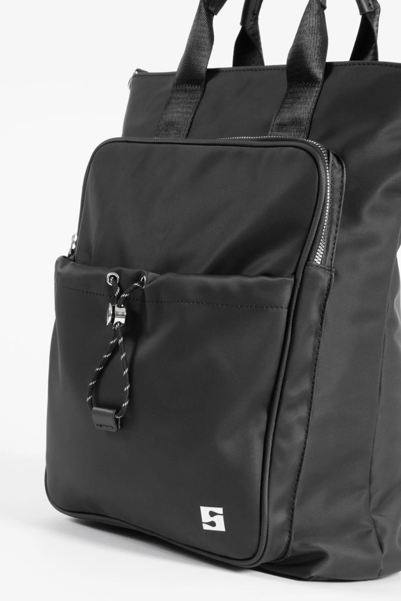 Mochila porta laptop con bolsillo fruncido negro