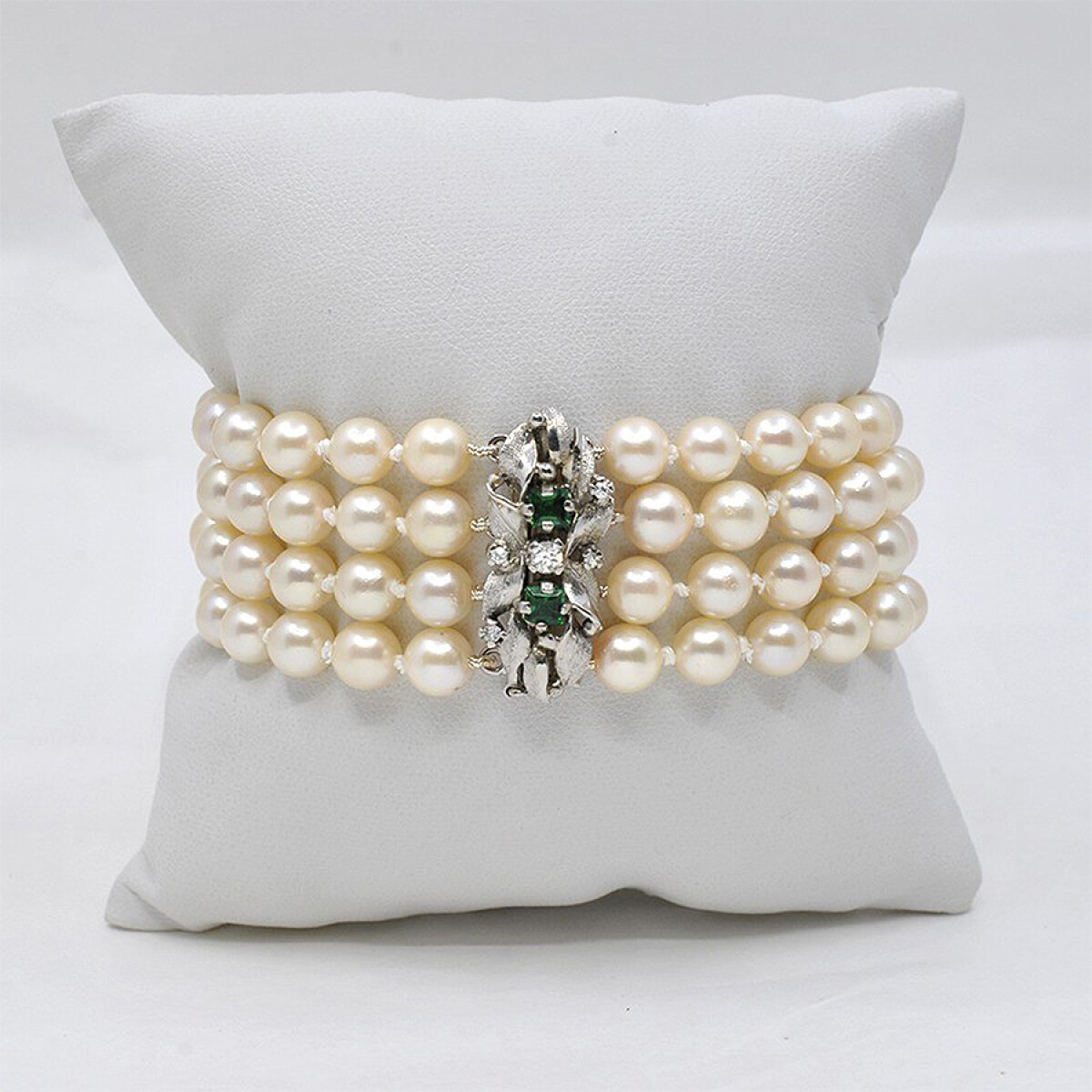 Pulsera Perlas De Cultivo Con Broche En Oro Blanco, Brillantes Y Esmeraldas 