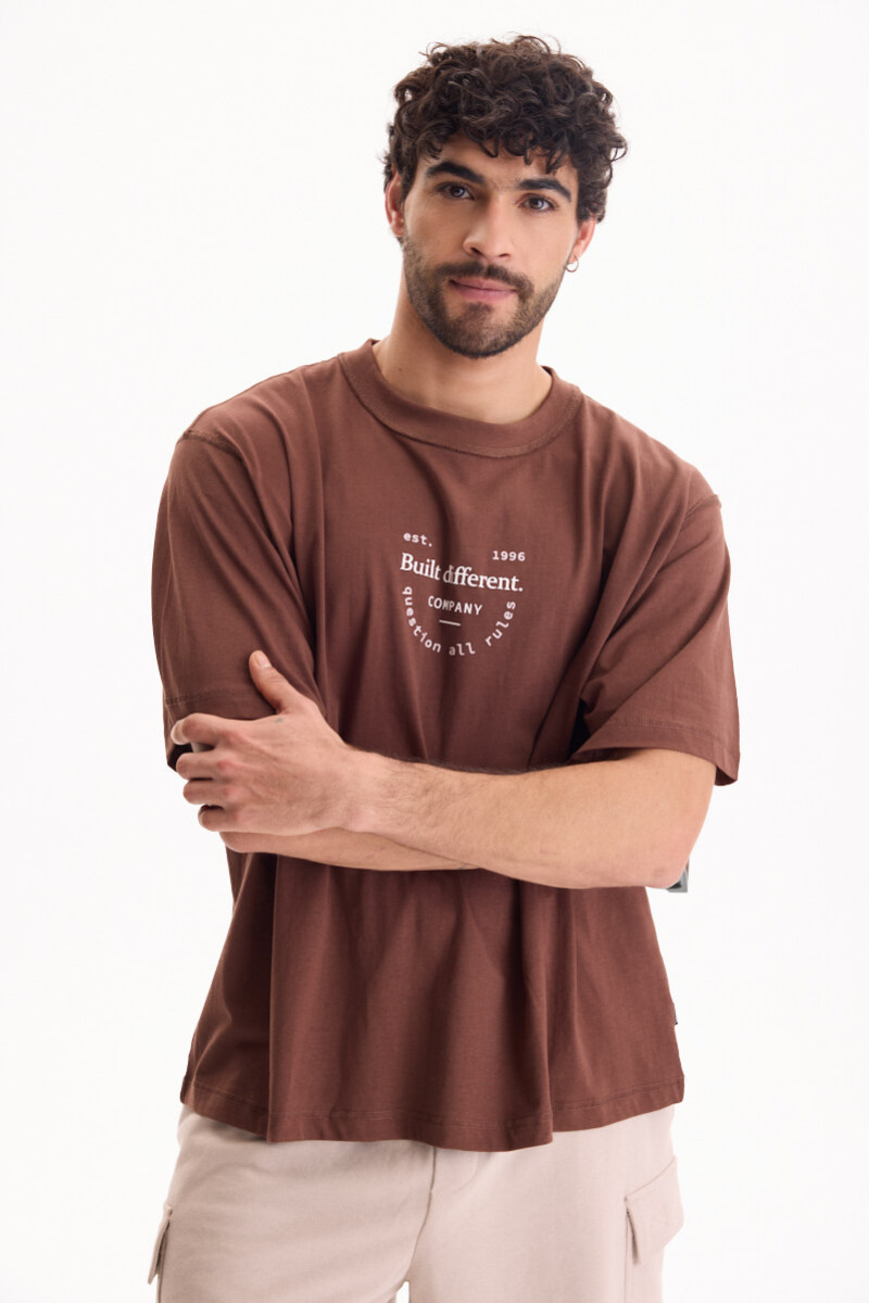 Remera Rule Marron