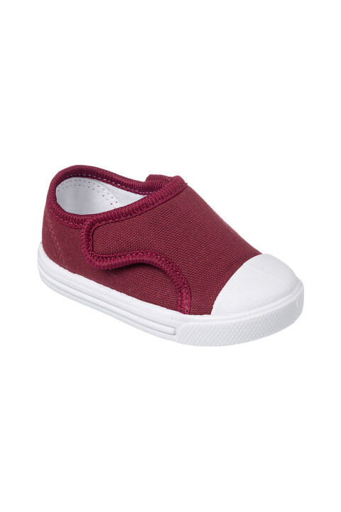Tenis Con Un Velcro Bordo