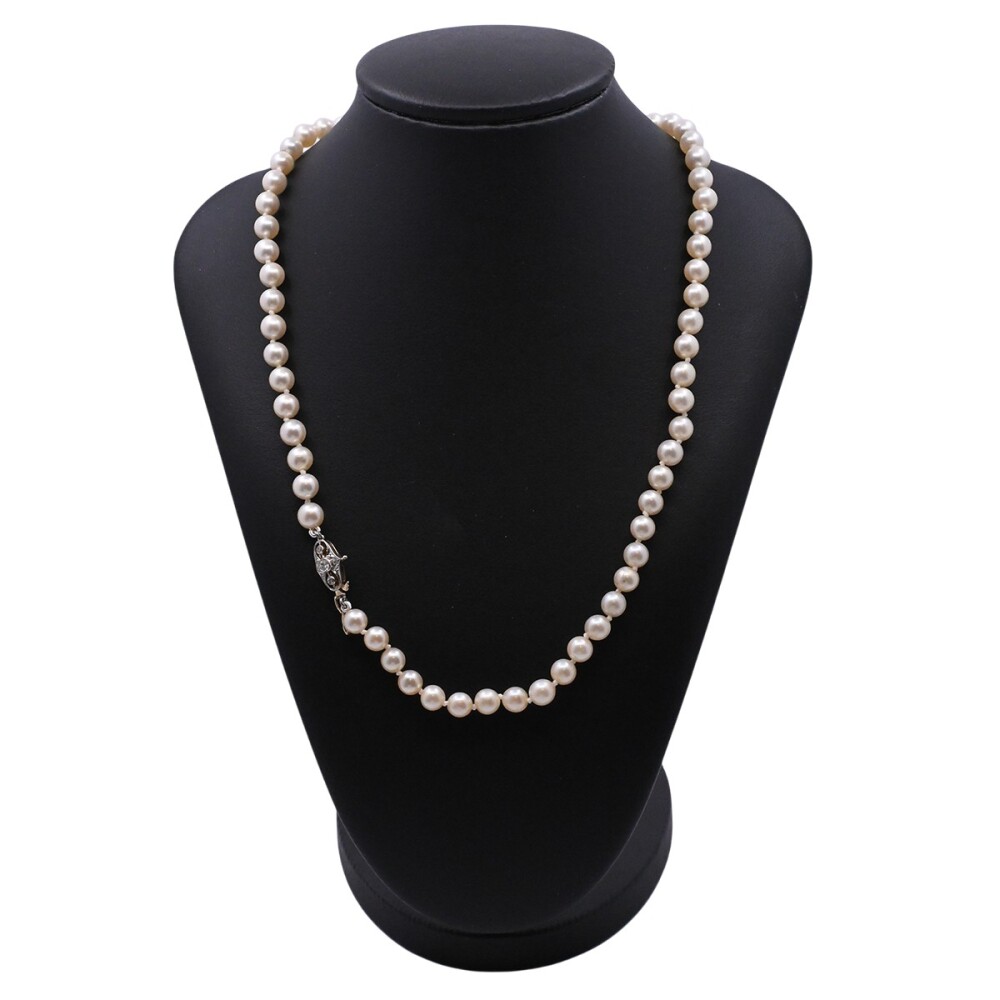 Collar de perlas de cultivo y broche oro 18k 2 tonos y brillantes. Collar de perlas de cultivo y broche oro 18k 2 tonos y brillantes.