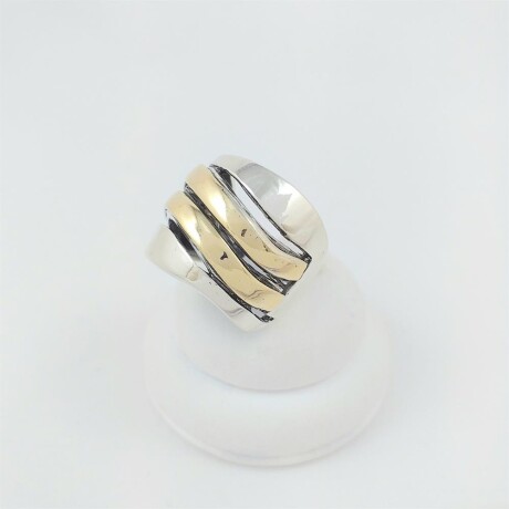 Anillo de plata 925 con double en oro 18k. Anillo de plata 925 con double en oro 18k.