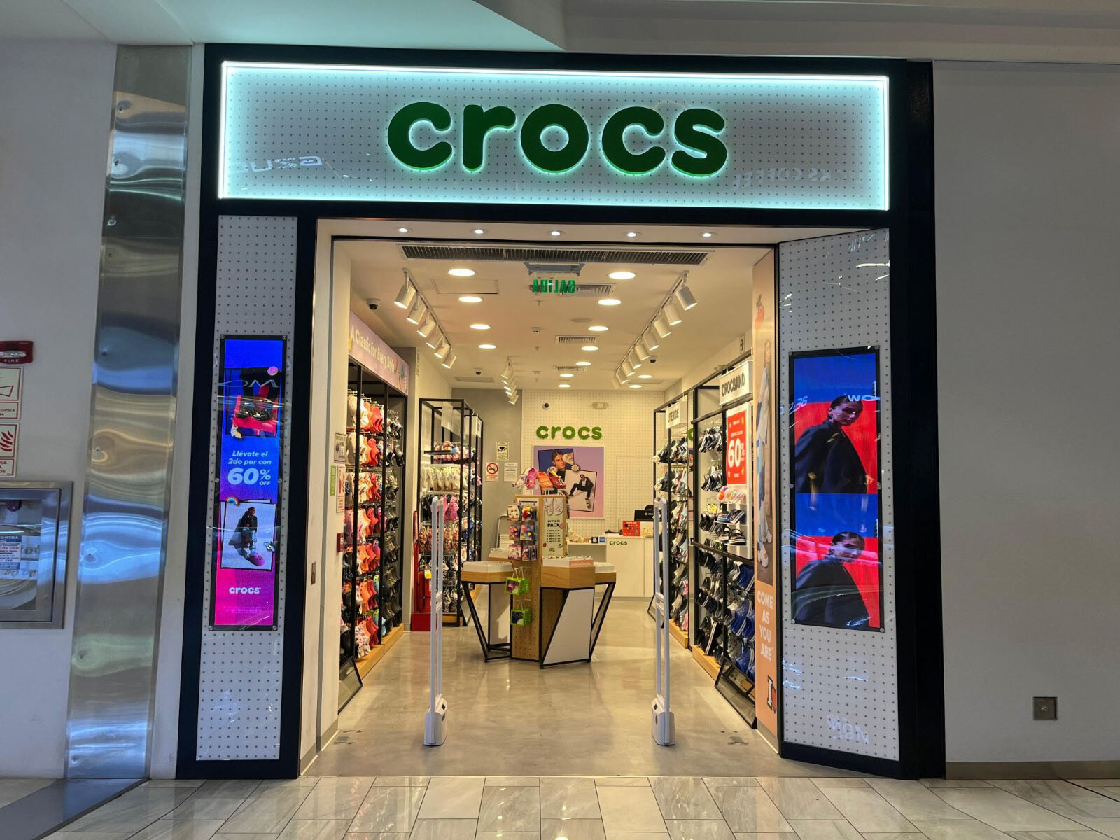 Crocs - Mall Aventura San Juan de Lurigancho