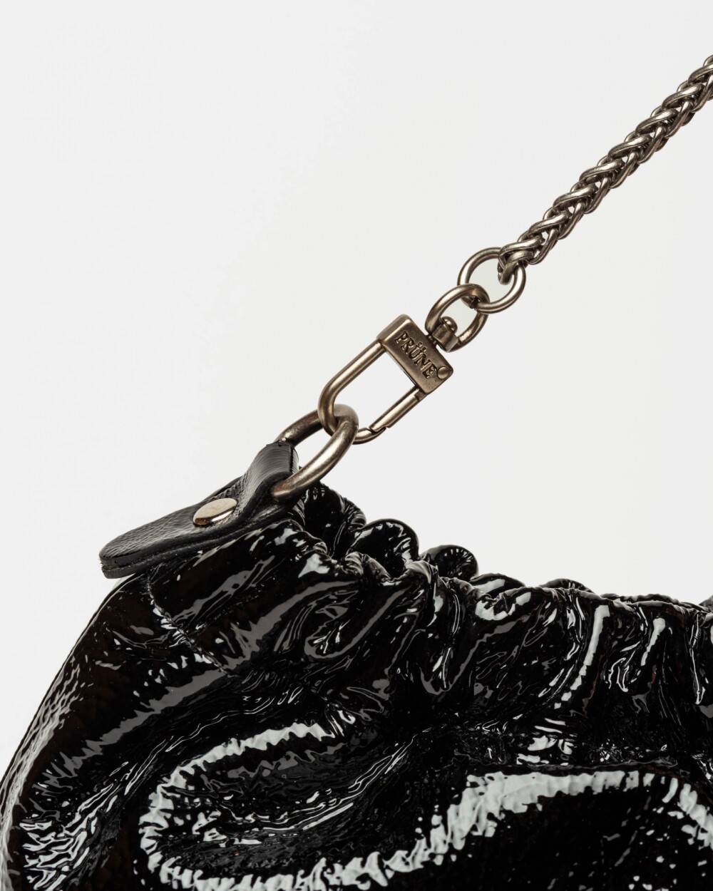 Mini Bag Gina en cuero charol arrugado Negro