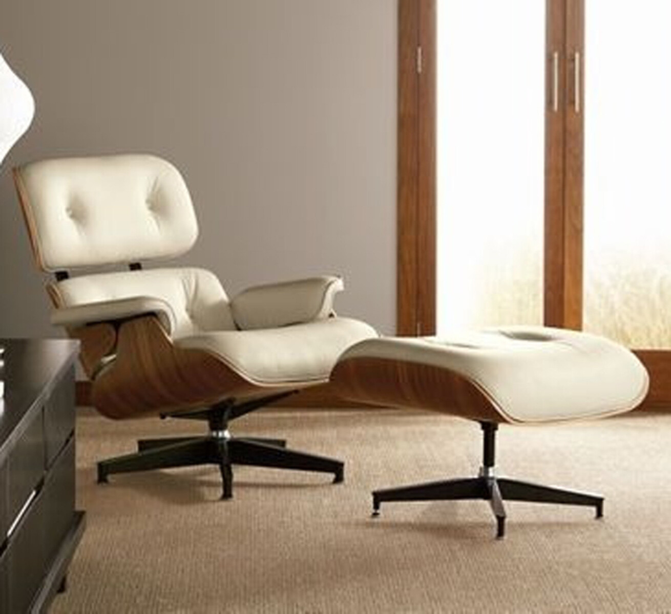 POLTRONA CUERO CHARLES EAMES - PERLA OPACO - C/APOYA PIES 