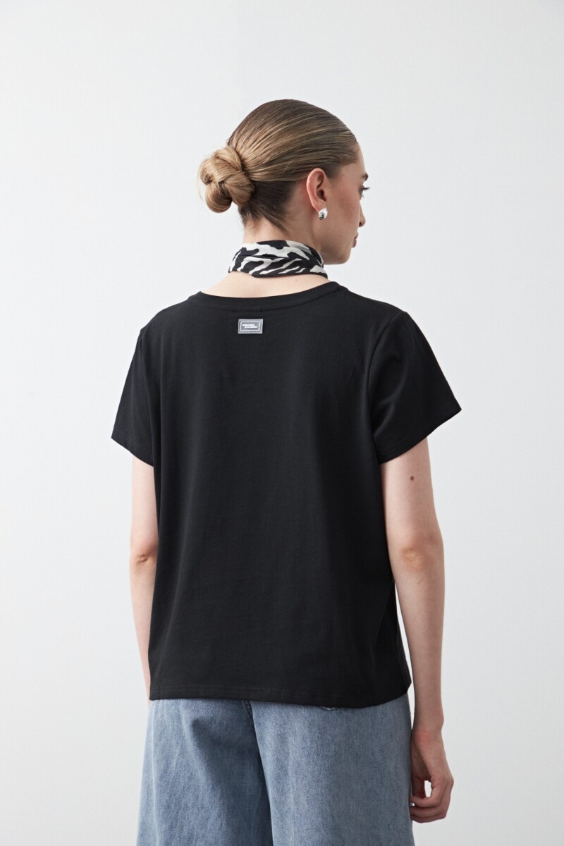 REMERA AMANITA Negro