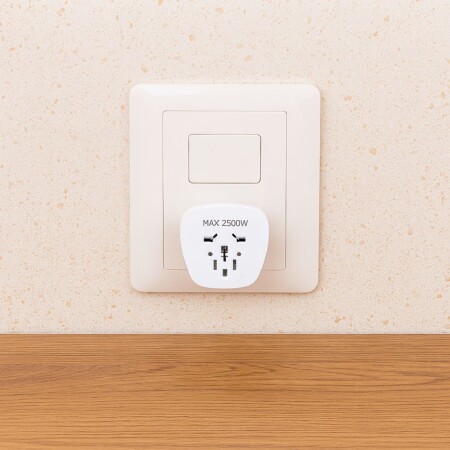 ADAPTADOR UNIVERSAL 3 EN LINEA Blanco