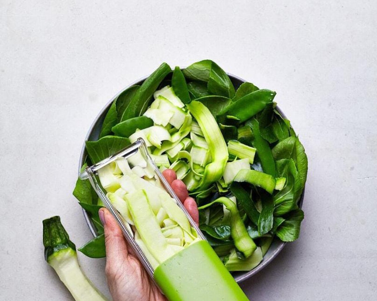 Pelador “PeelStore™” con depósito recolector (verde) Pelador “PeelStore™” con depósito recolector (verde)