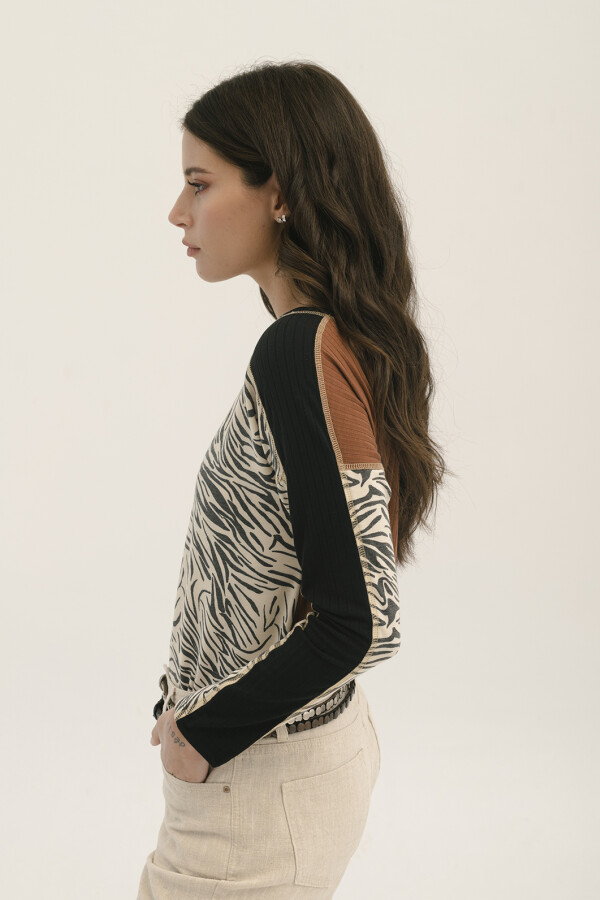 REMERA ANIMAL NEGRO