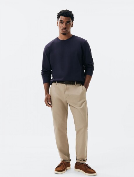 PANTALÓN MODELO CHINO DE LINO BEIGE