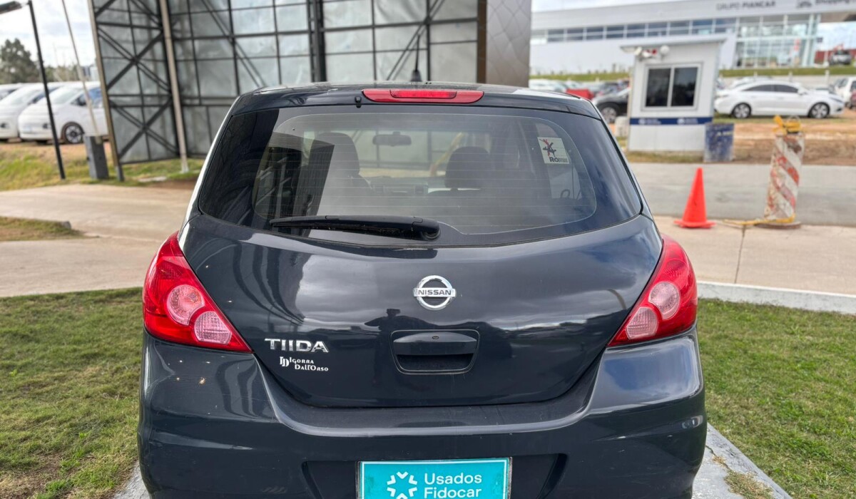 Nissan Tiida Estándar - 2010 Nissan Tiida Estándar - 2010