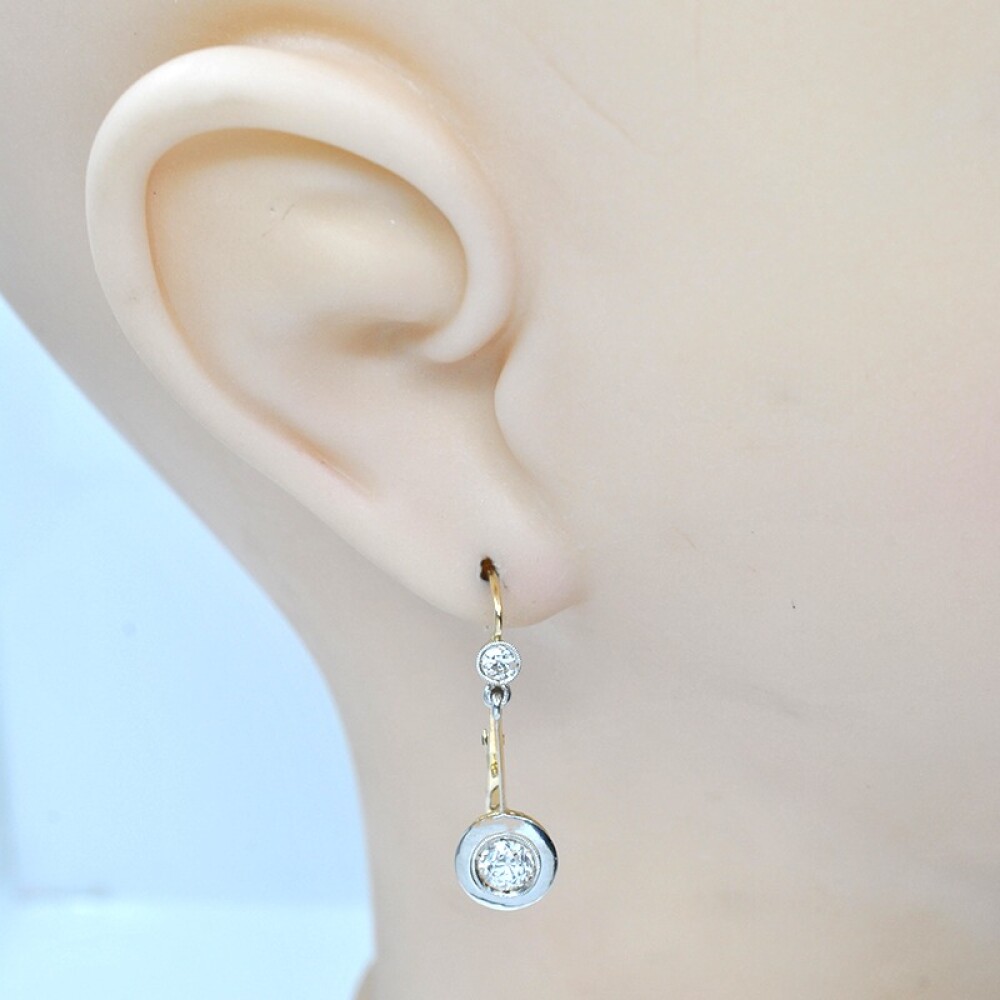 Caravanas largas en oro 18k antiguas con brillantes. Caravanas largas en oro 18k antiguas con brillantes.