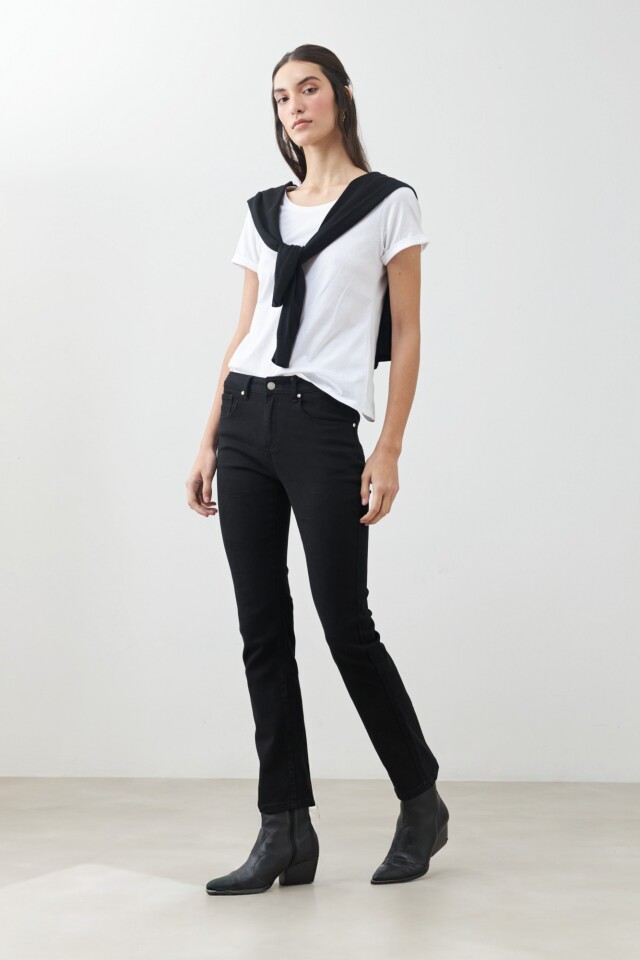 Remera escote a la base blanco