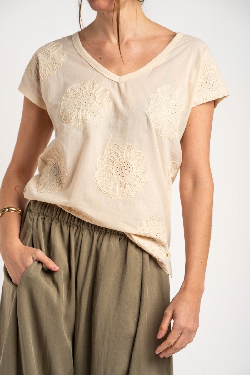 Remera Bordada Alodón Flame Beige