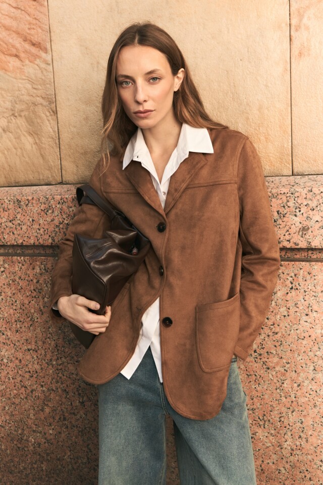 Blazer simil gamuza tostado