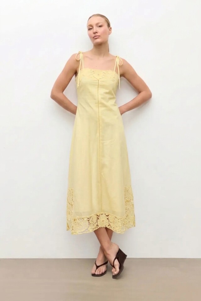 Vestido con encaje amarillo claro
