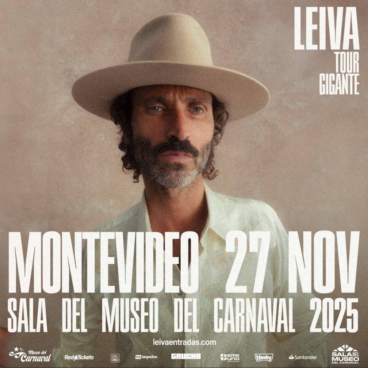 Leiva en Sala del Museo - GENERAL 