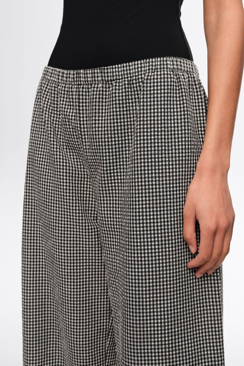 PANTALÓN RECTO CUADROS Negro