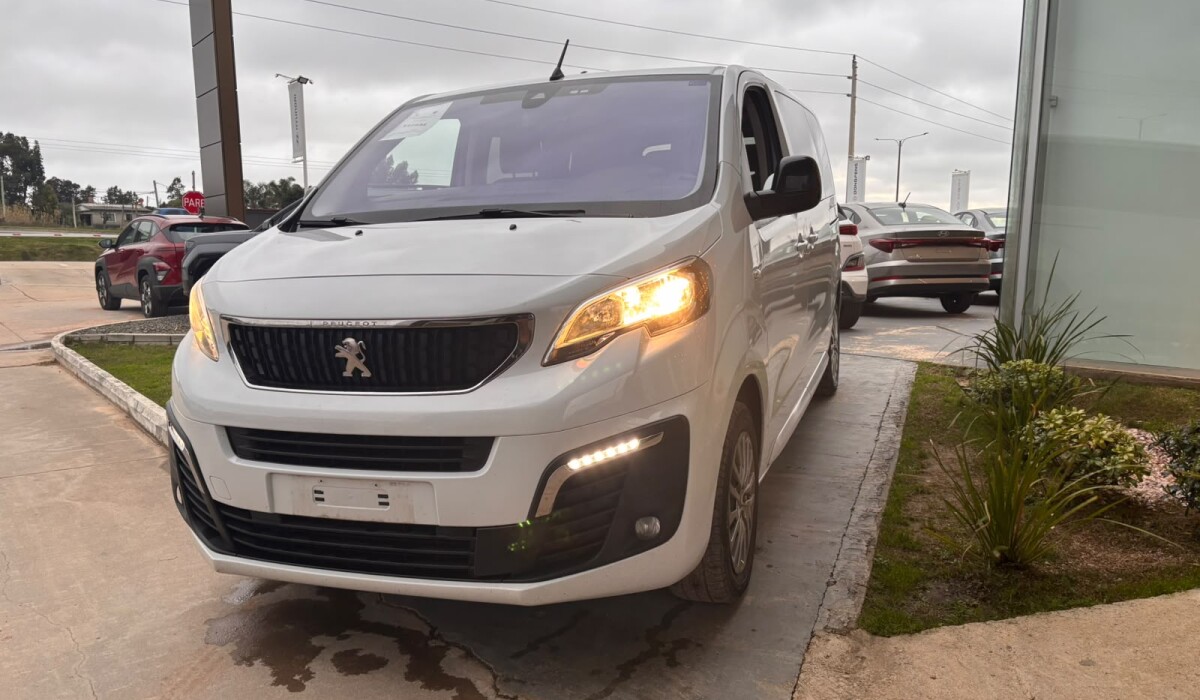 Peugeot Traveller Combi Space 2.0 Diesel 9P - 2024 Peugeot Traveller Combi Space 2.0 Diesel 9P - 2024