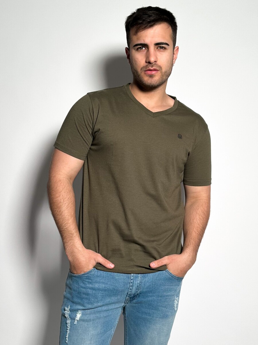 Remera lisa escote V Vex - Verde 