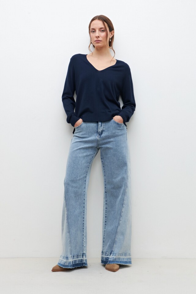 Sweater escote V azul marino