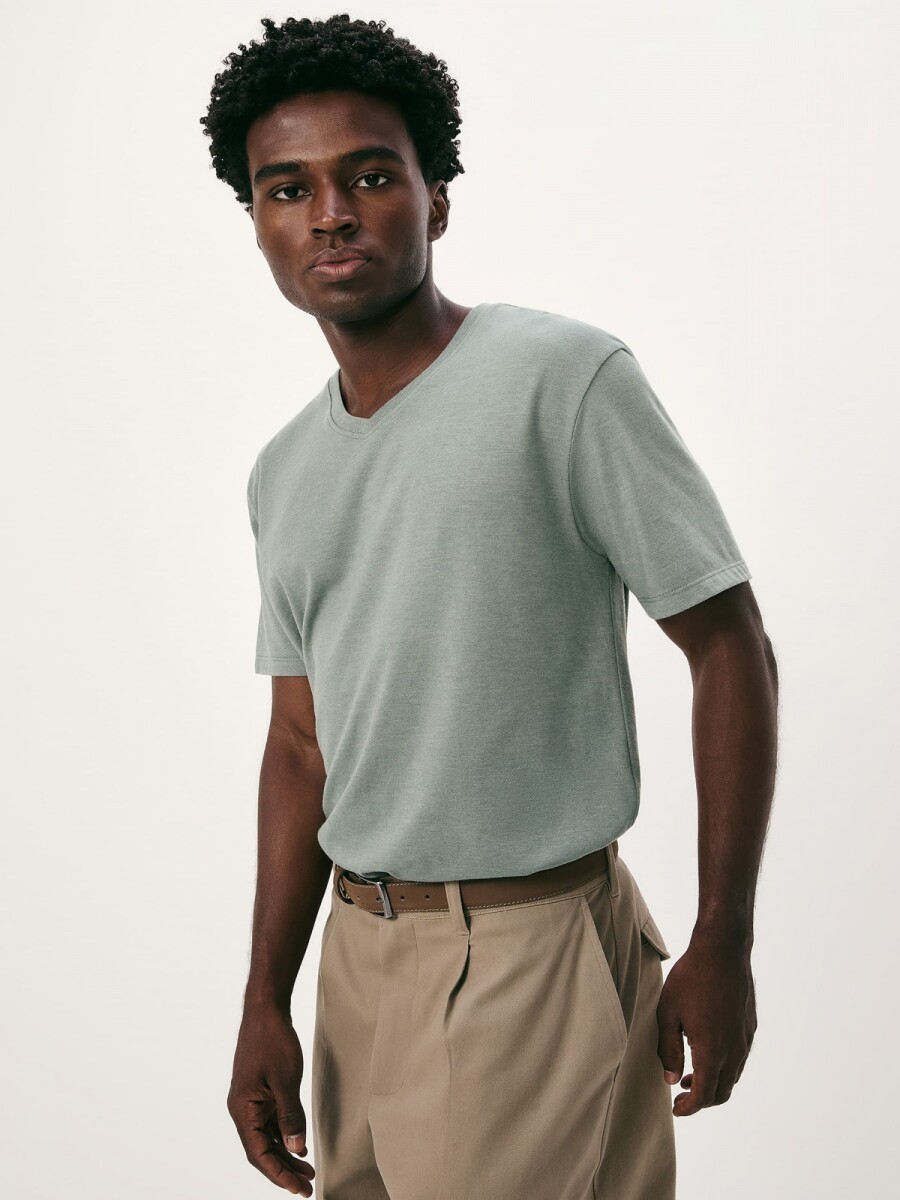 CAMISETA BÁSICA MANGA CORTA CUELLO EN V - VERDE 