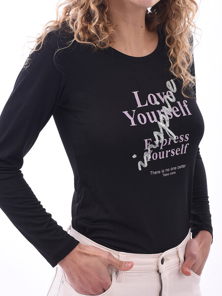 REMERA LOVE YOUR SELF NEGRO